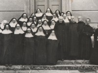 Po przyjeździe do Krzeszowa siostry zastały tu jeszcze kilku benedyktynów, którzy wkrótce wyjechali na Zachód